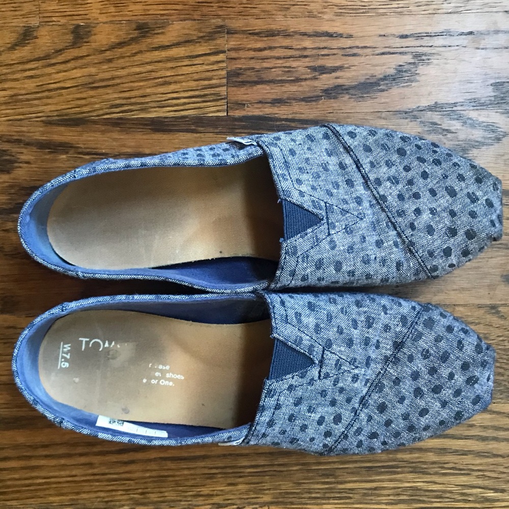 Navy Chambray Dot Toms size 7.5
